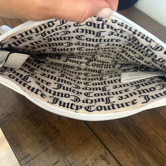 Juicy Couture White Shoulder Bag with Gold Accents - Picture 4 of 4